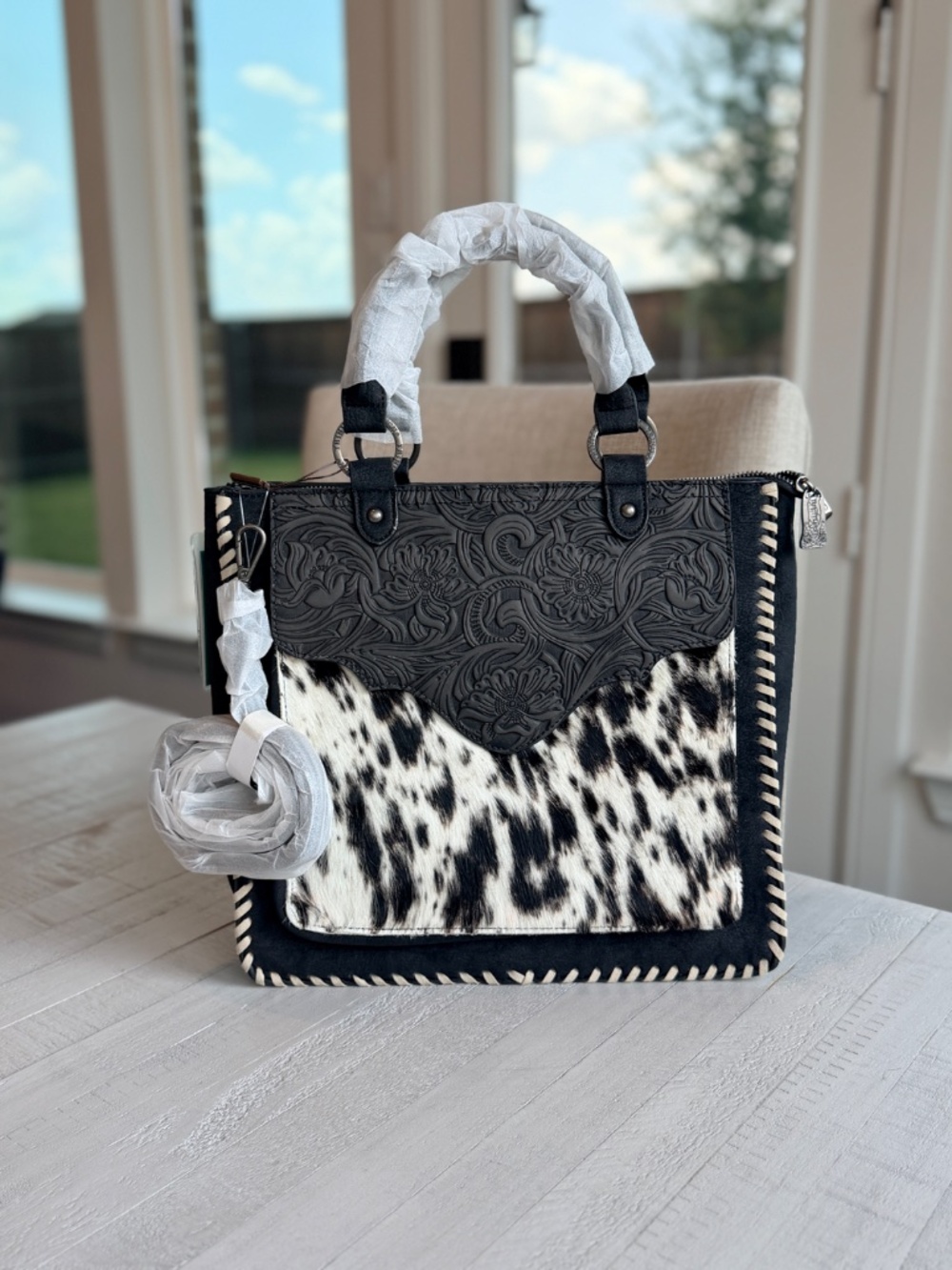 Trinity Ranch Cowhide ＆ Tooled Leather Tote Bag Black